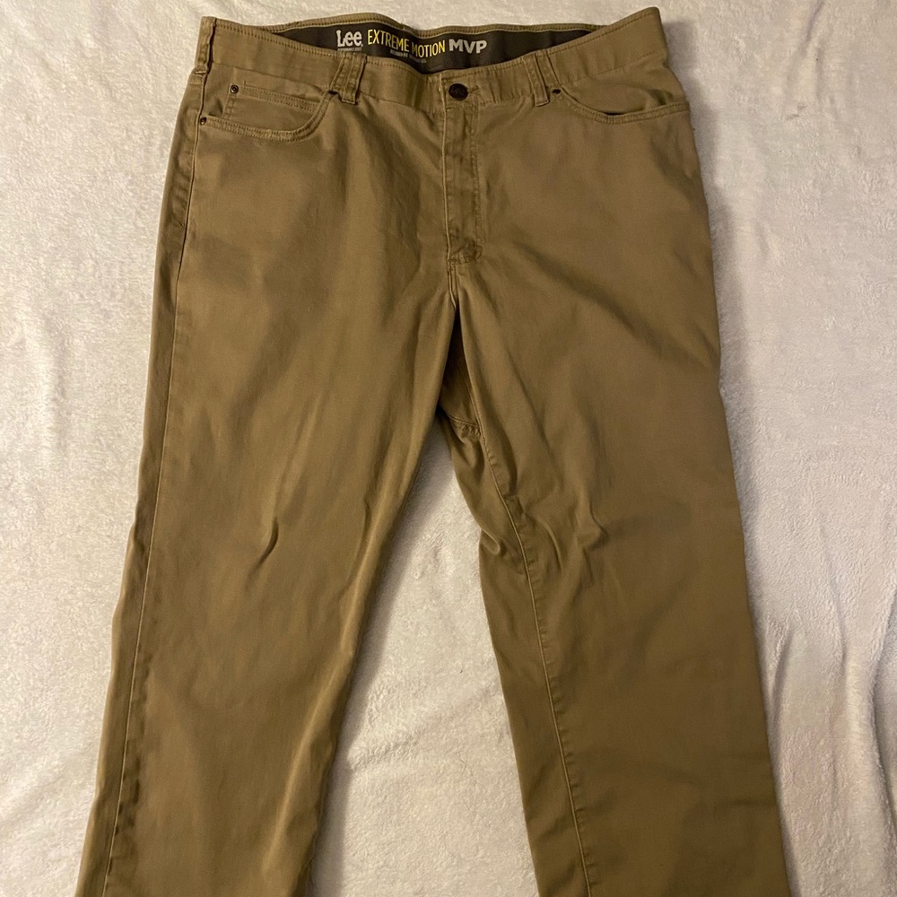 Lee Extreme Motion MVP Khaki 44x32 Relaxed Fit Straight Leg